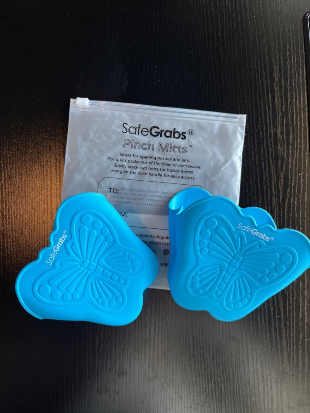 NWT SafeGrabs Butterfly Pinch Mitts - Heat-Resistant Kitchen Grips (Pair)